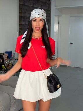 VIRAL FALL 🍁 NEW ZARA  MINI BALLOON SKIRT S
🚨FINAL PRICE NO DISCOUNT